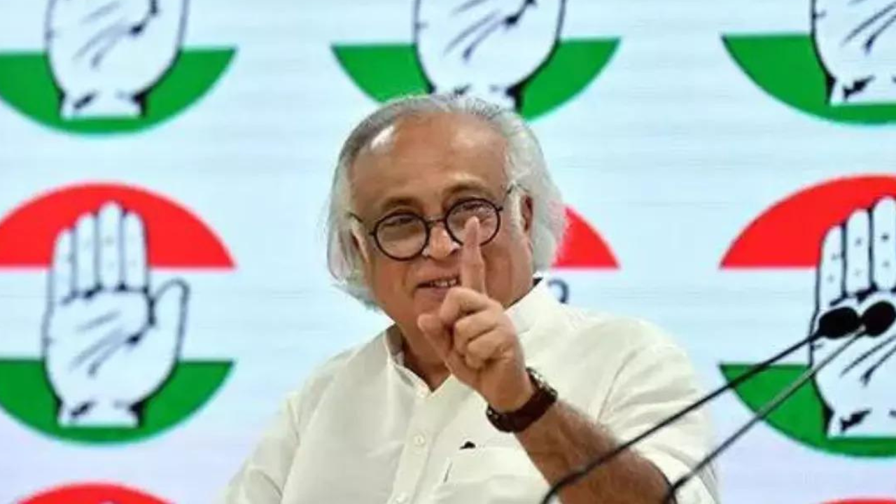 You are currently viewing ‘Hoist with his own petard’: Congress mocks PM Modi as rupee hits all-time low