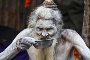 Read more about the article Four siblings from Gorakhpur set up tea stall at Maha Kumbh, inspired by profit-making videos