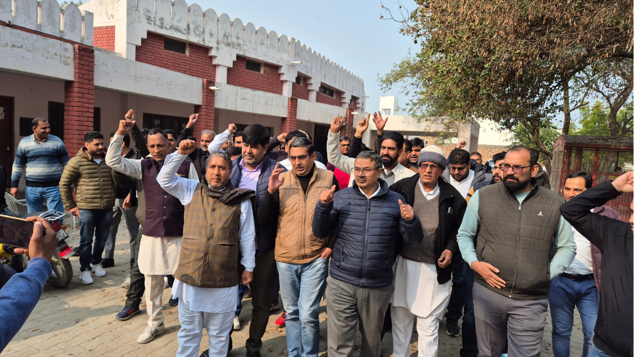You are currently viewing Haryana patwaris protest against corruption list: Legal action and black armbands