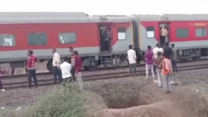 Read more about the article At least 6 persons killed after being hit by train in Maharashtra’s Jalgaon