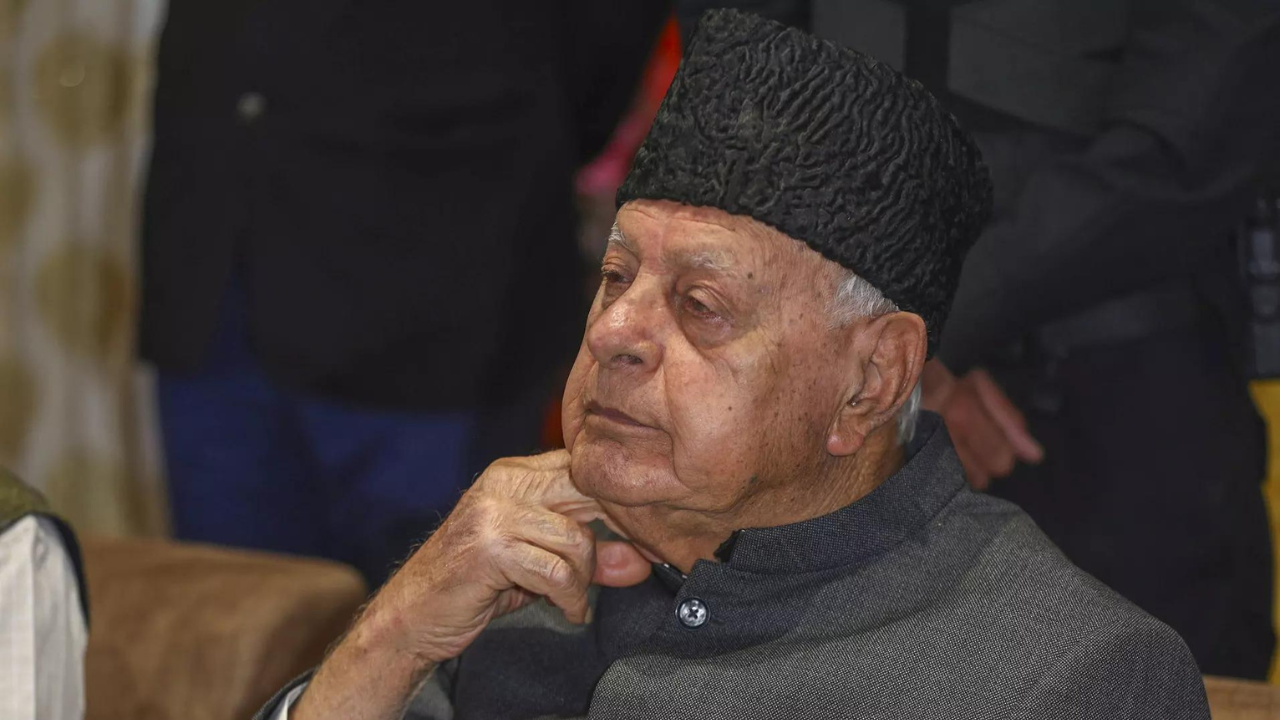 You are currently viewing Farooq Abdullah blames PDP for Article 370 abrogation