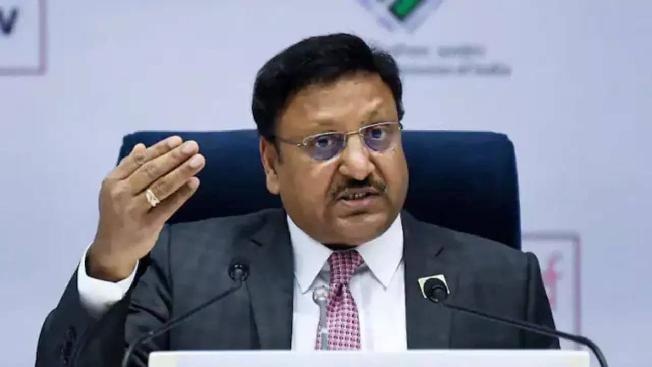 You are currently viewing Social media polluted; must change algorithms to clarify & inform in polls, says CEC Rajiv Kumar