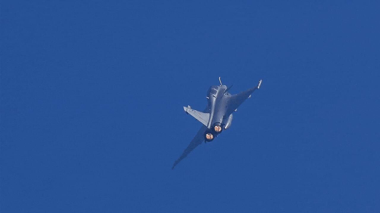 You are currently viewing Watch: Indian Air Force’s breathtaking fly-past marks 76th Republic Day celebrations with Rafale, Sukhoi & other aircrafts