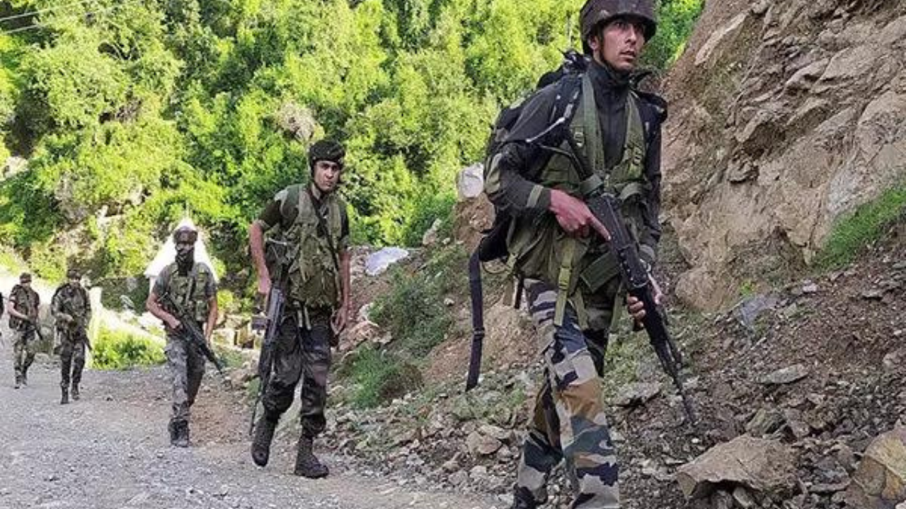You are currently viewing PoK intruder arrested along LoC in Poonch