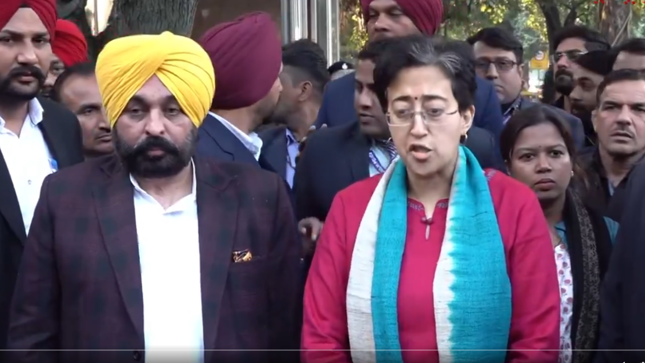 You are currently viewing Delhi water ‘poisoned’ row: CM Atishi, Bhagwant Mann meet Election Commission