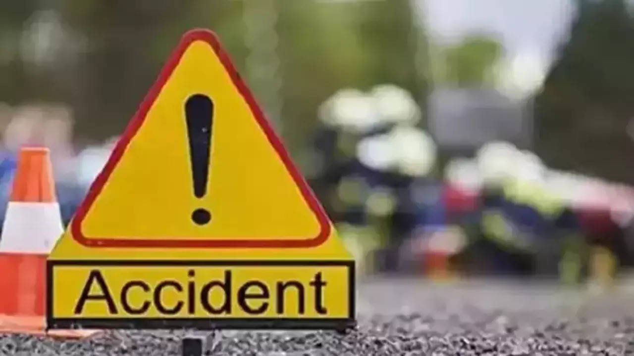 You are currently viewing Vaishno Devi-bound bus crashes into parked dumper in Jammu, 13 hurt