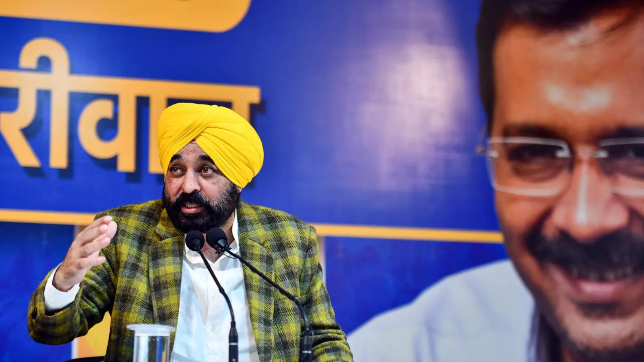 You are currently viewing AAP claims EC team at Bhagwant Mann’s Delhi house for raid; poll official says acting on complaint but denied entry