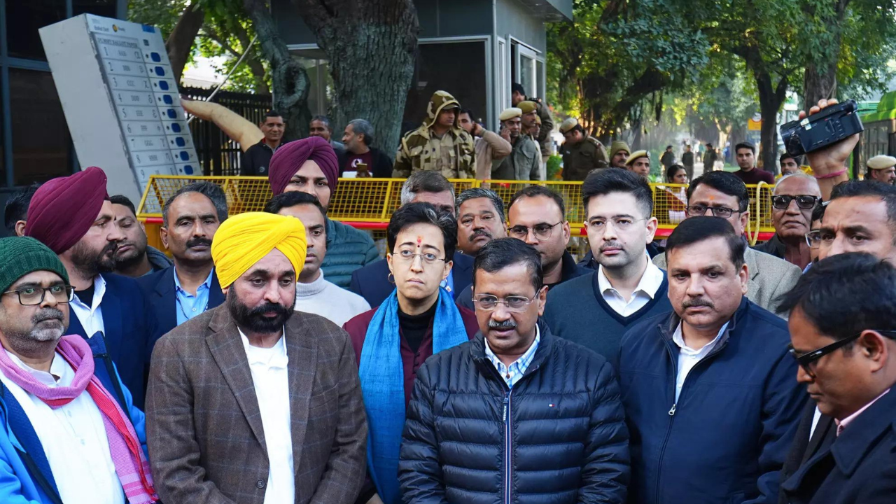 You are currently viewing ‘Defaming Punjabis’: AAP attacks BJP over alleged raid attempted at Bhagwant Mann’s house
