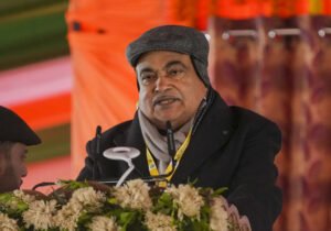 Read more about the article Flagging people using social media to report problems, Gadkari asks officials to address highway quality issues