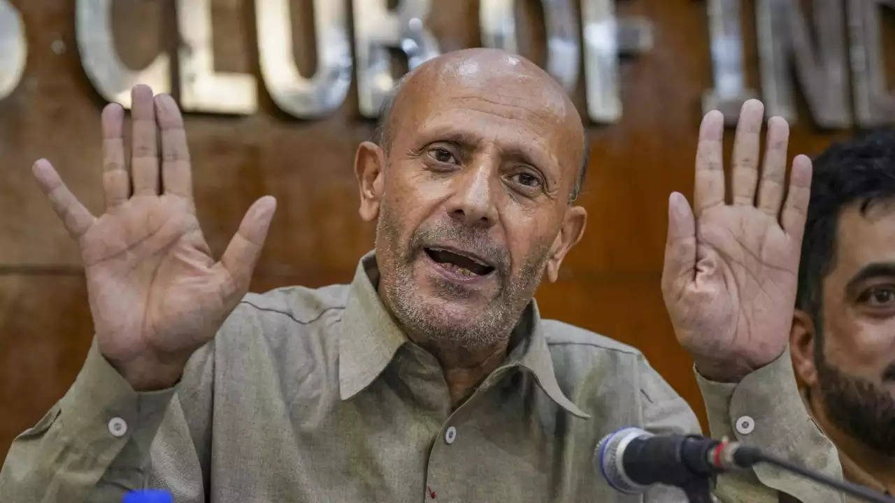 You are currently viewing Not granted bail to attend Parliament session, J&K MP Rashid to go on hunger strike