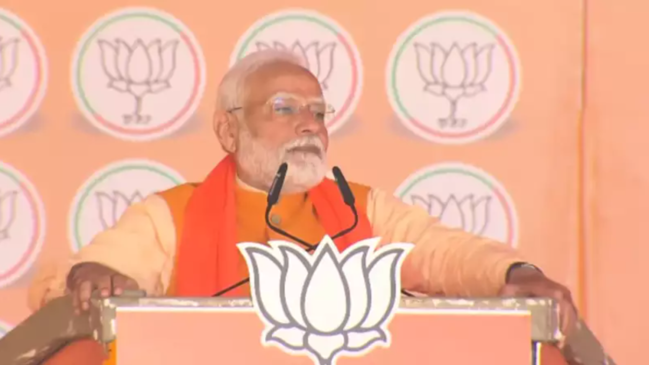 You are currently viewing Delhi polls: ‘Jhaadu ke tinke bikhar rahe hain,’ says PM Modi on AAP leaders quitting party