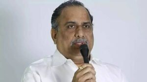 Read more about the article House trespass incident at former minister Mudragada Padmanabham’s residence in Kakinada