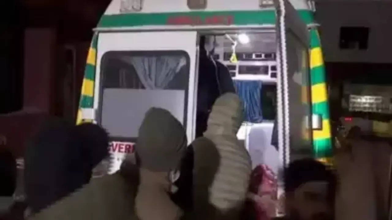 You are currently viewing Rajouri deaths: Delhi AIIMS experts meet patients, record clinical history