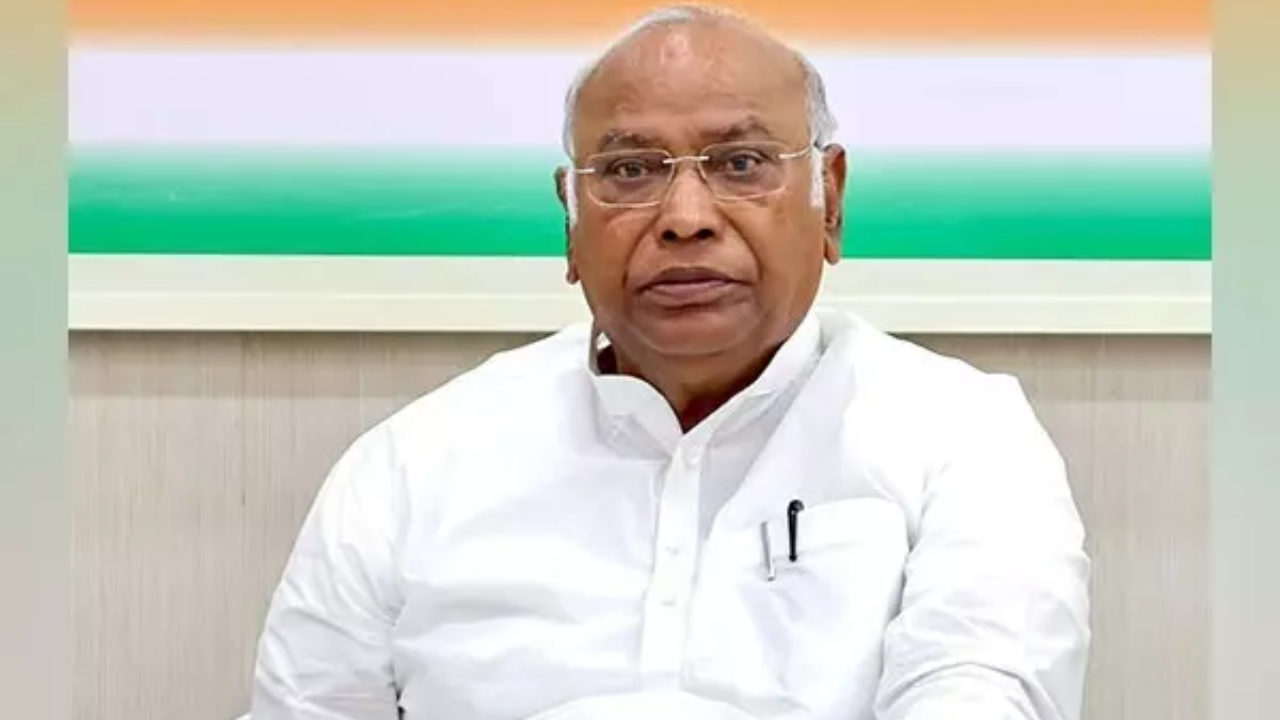 You are currently viewing Kharge attacks Modi government over declining value of rupee, says farmers’ incomes have not doubled