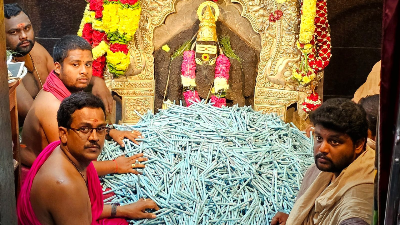 You are currently viewing Education festival celebrated at Ainavilli temple with special prayers and pen distribution