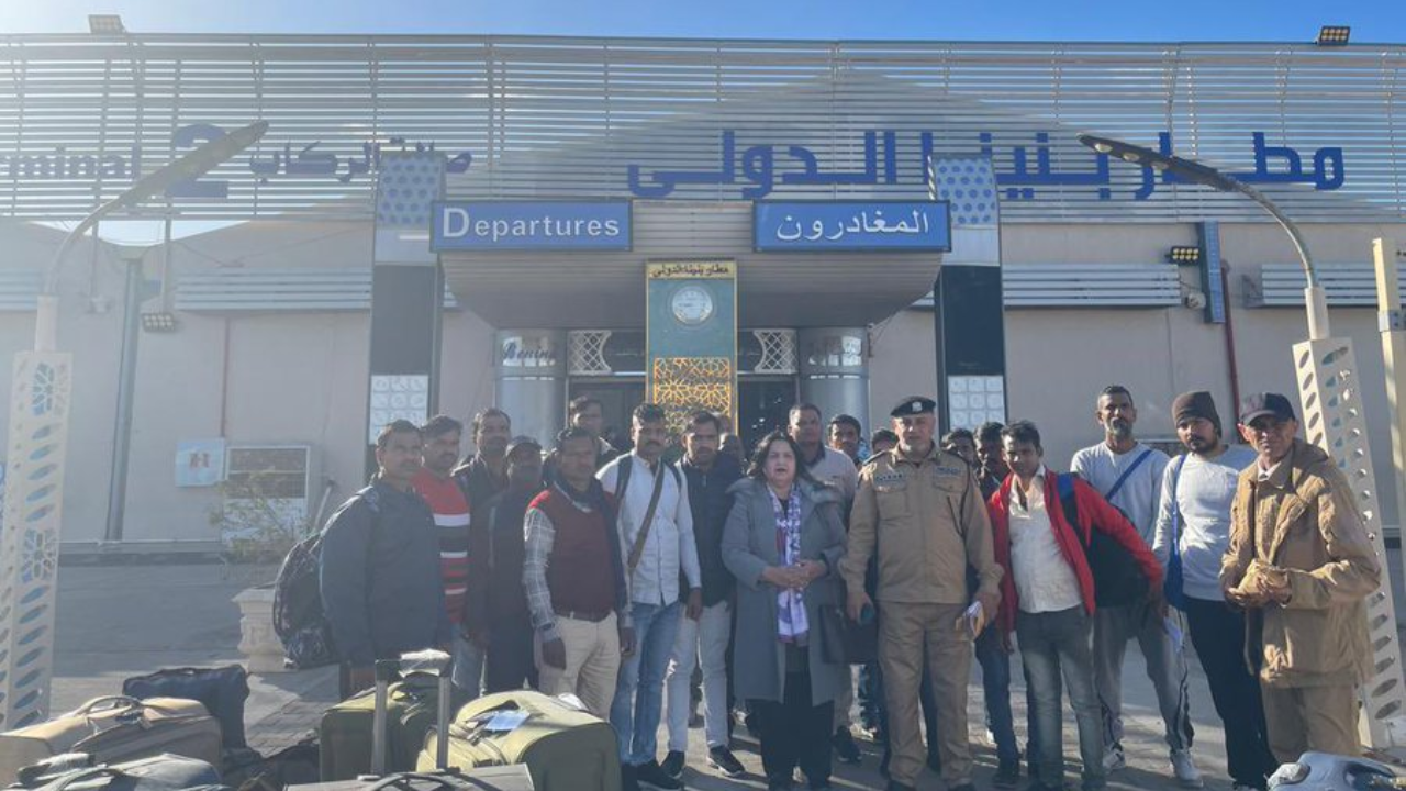 You are currently viewing Stranded for weeks, Indian embassy repatriates 18 nationals from Libya