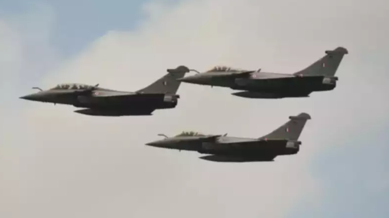 You are currently viewing India-France strategic ties to get major boost with Rafale & Scorpene deals