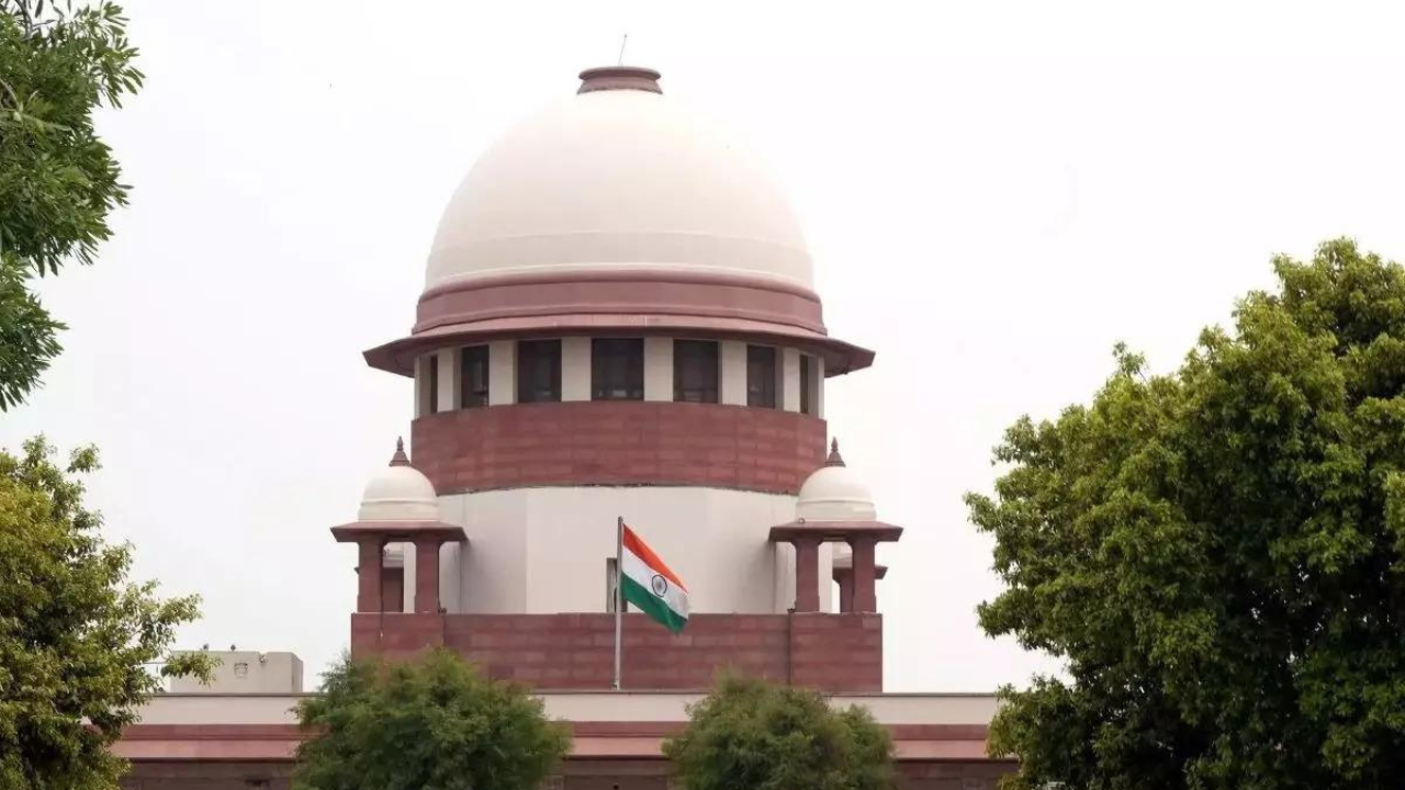 You are currently viewing SC refuses to test validity of state laws against cow trafficking and slaughter