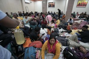 Read more about the article Passengers got confused between ‘Prayagraj Express, Prayagraj Special’, causing stampede: Sources