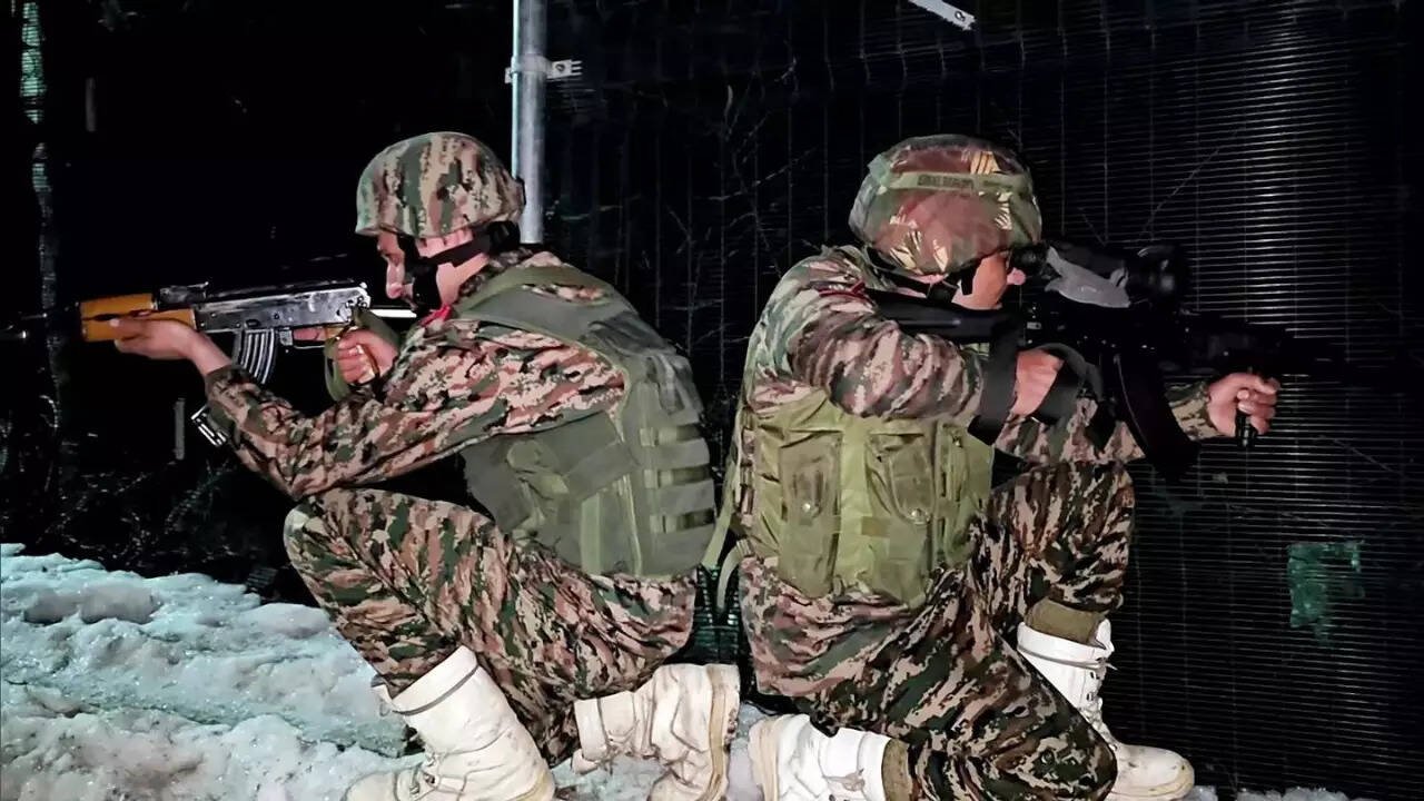 You are currently viewing LoC meet with Pakistan army to plug ceasefire breaches