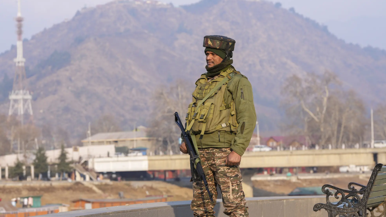 You are currently viewing Terrorists attack Army patrol vehicle in Rajouri
