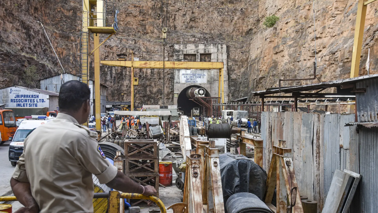 You are currently viewing 48hr deadline set to trace missing SLBC workers in collapsed tunnel