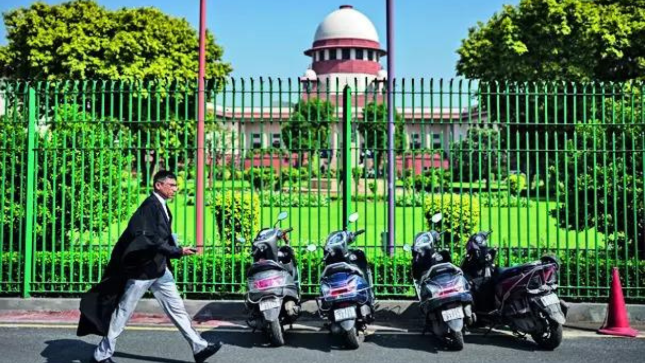 You are currently viewing Formulate guidelines on regulating social media content: SC tells Centre