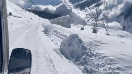 You are currently viewing Watch: Avalanche strikes Sarbal area of Sonmarg in J&K; no casualties reported