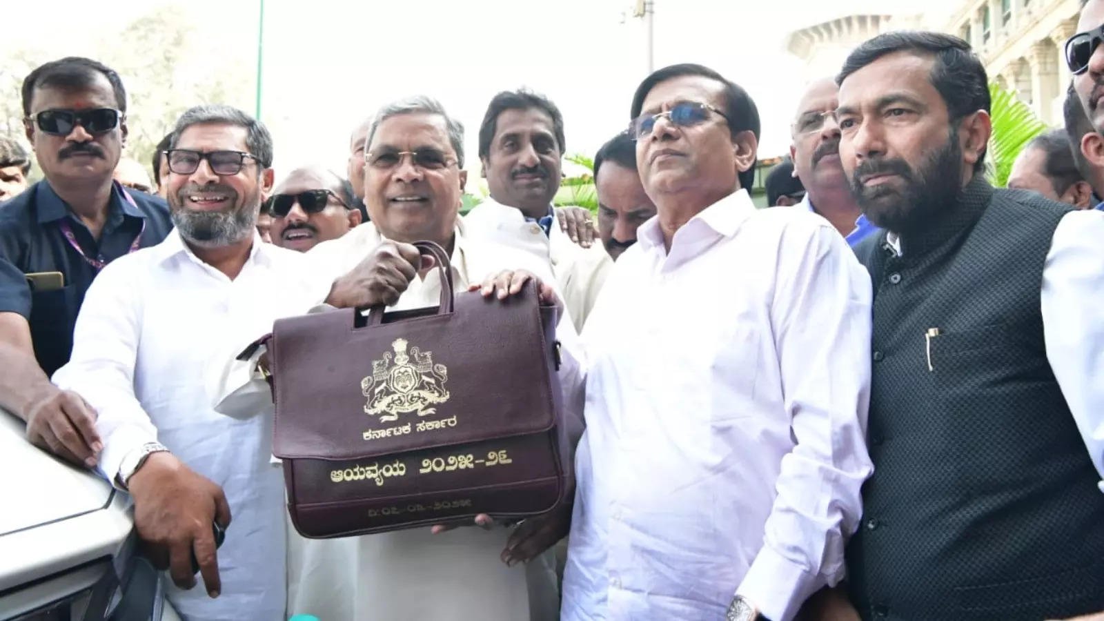 You are currently viewing ‘Modern Muslim League Budget’: BJP slams Siddaramaiah’s Karnataka fiscal plan