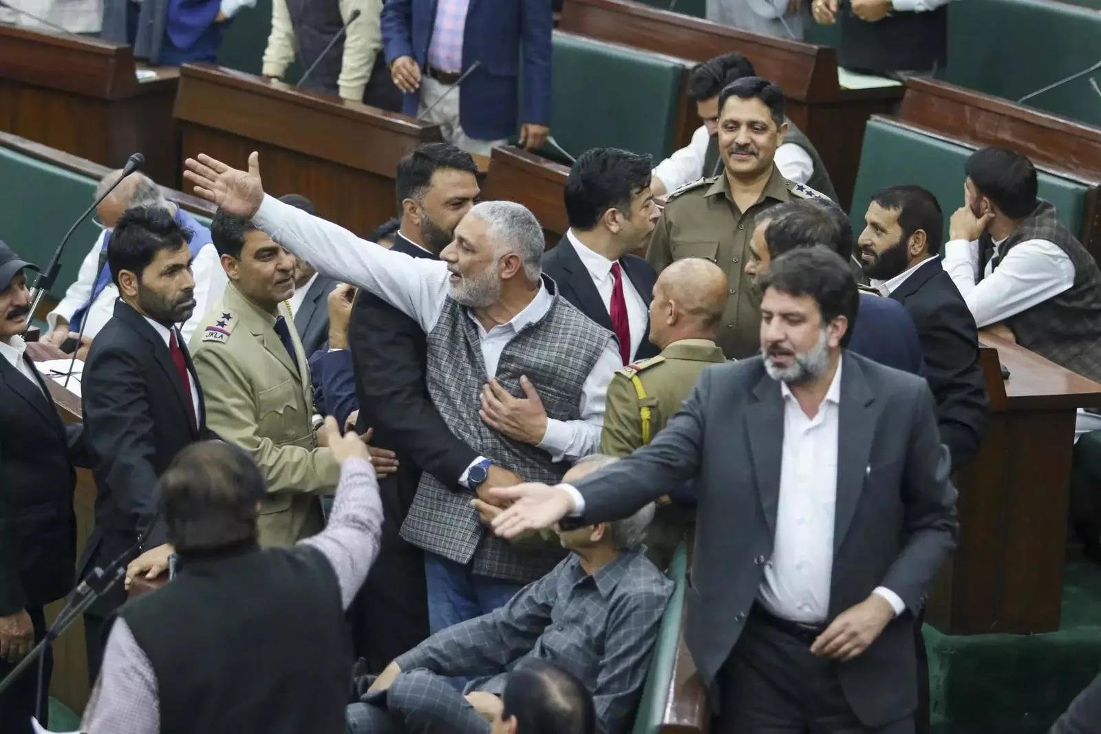 You are currently viewing J&K assembly erupts over Billawar killings; Omar, Iltija ask why only BJP netas allowed to meet victims’ kin