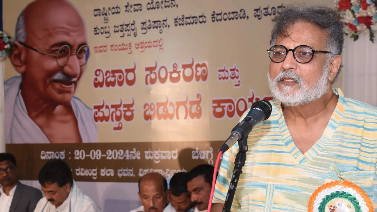 You are currently viewing Sangh spreading ‘cancer’, says Bapu grandson, gets heckled