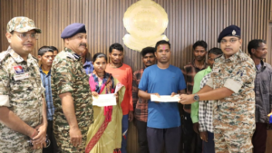 Read more about the article Chhattisgarh: Dreaded Maoist commander surrenders with 16 cadres, appeals Naxals in Bastar to shun violence
