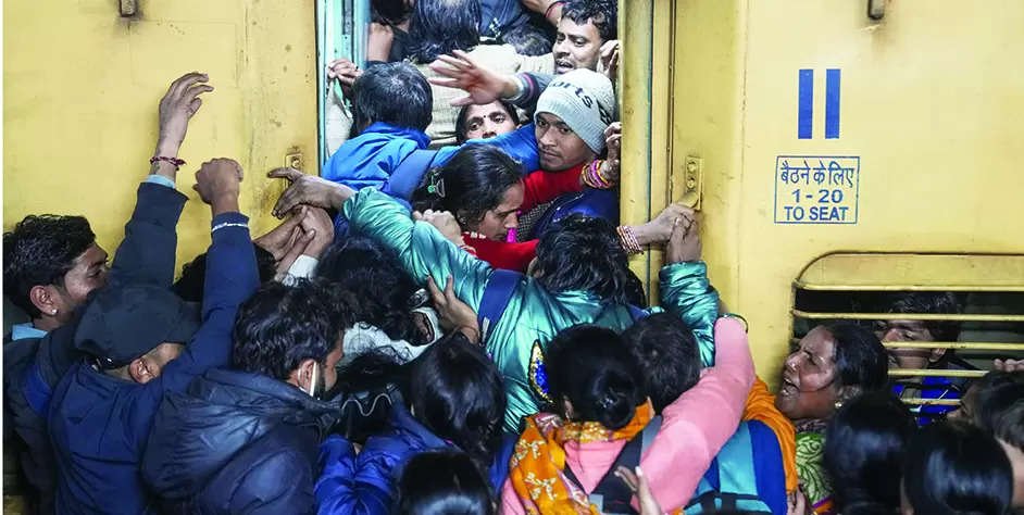You are currently viewing 13,000 more general tickets than daily average sold at NDLS on stampede day: Vaishnaw