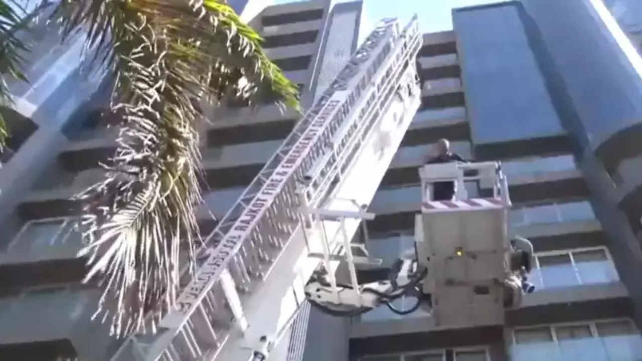 You are currently viewing 3 delivery men killed in blaze at Rajkot building sans fire NOC for 10 years