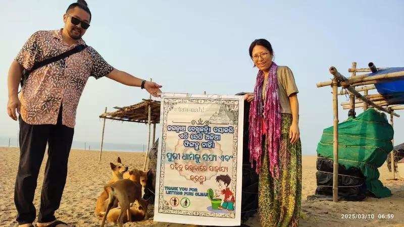 You are currently viewing Japanese tourist leads Puri beach cleanup mission, raises awareness