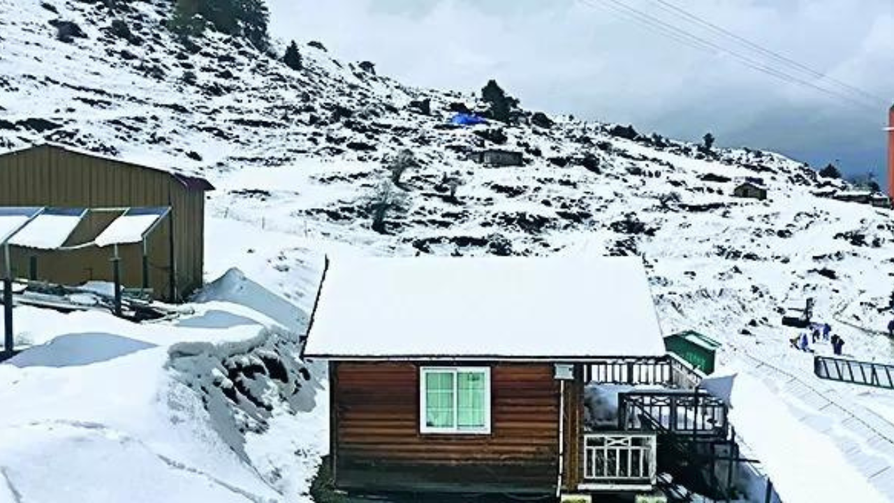 You are currently viewing Bumps at Auli: 3rd year in a row, national ski championship postponed over low snowfall