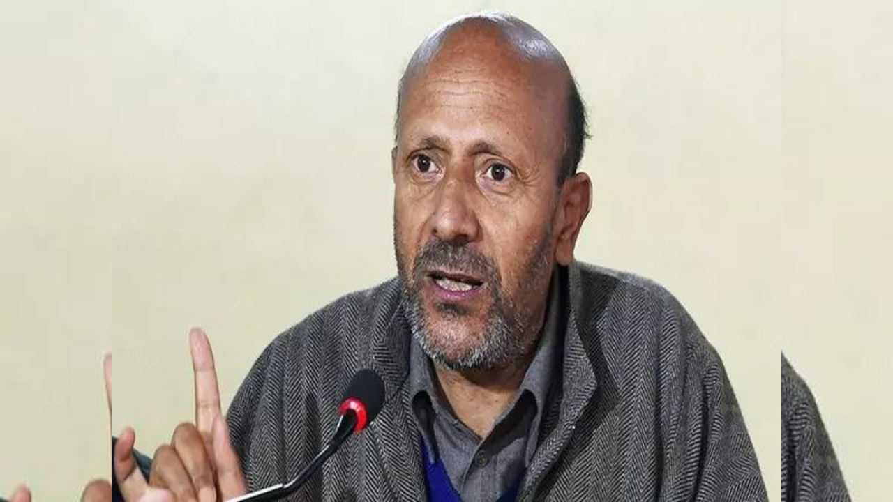 You are currently viewing ‘Our arms long and strong enough to keep him in line’: Delhi HC reserves order on MP Abdul Rashid Sheikh’s plea to attend Parliament