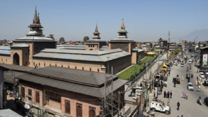 Read more about the article Authorities bar night-long prayers at Srinagar’s Jamia Masjid
