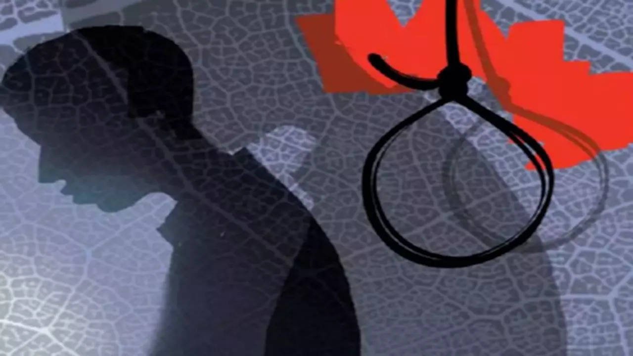 You are currently viewing Debt-hit man, wife and 2 sons die by suicide