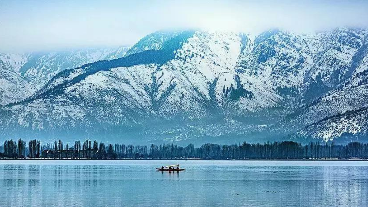 You are currently viewing J&K steps up vigil against floods from glacial lake bursts