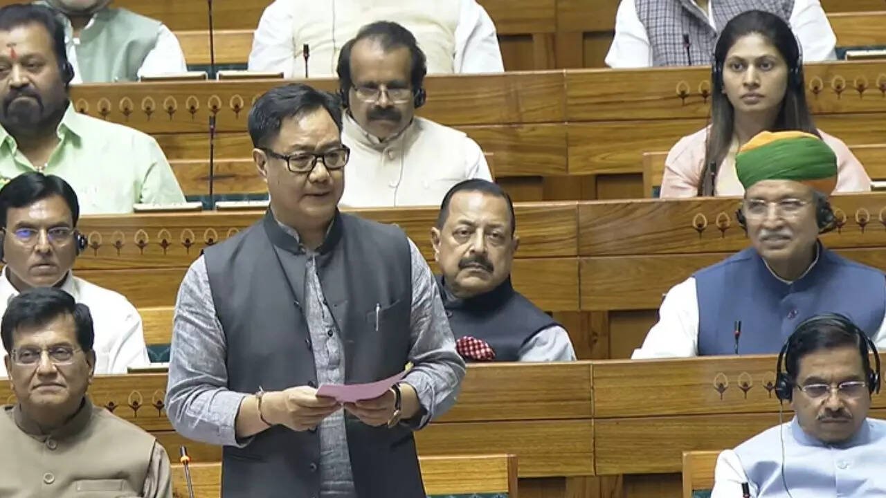 You are currently viewing Waqf Amendment Bill tabled in Lok Sabha amid opposition: Key points