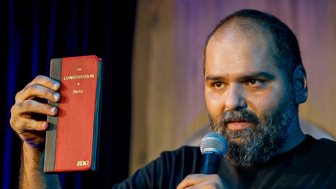You are currently viewing ‘Will schedule your next vacation’: Kunal Kamra apologises to fan summoned by police for attending his show