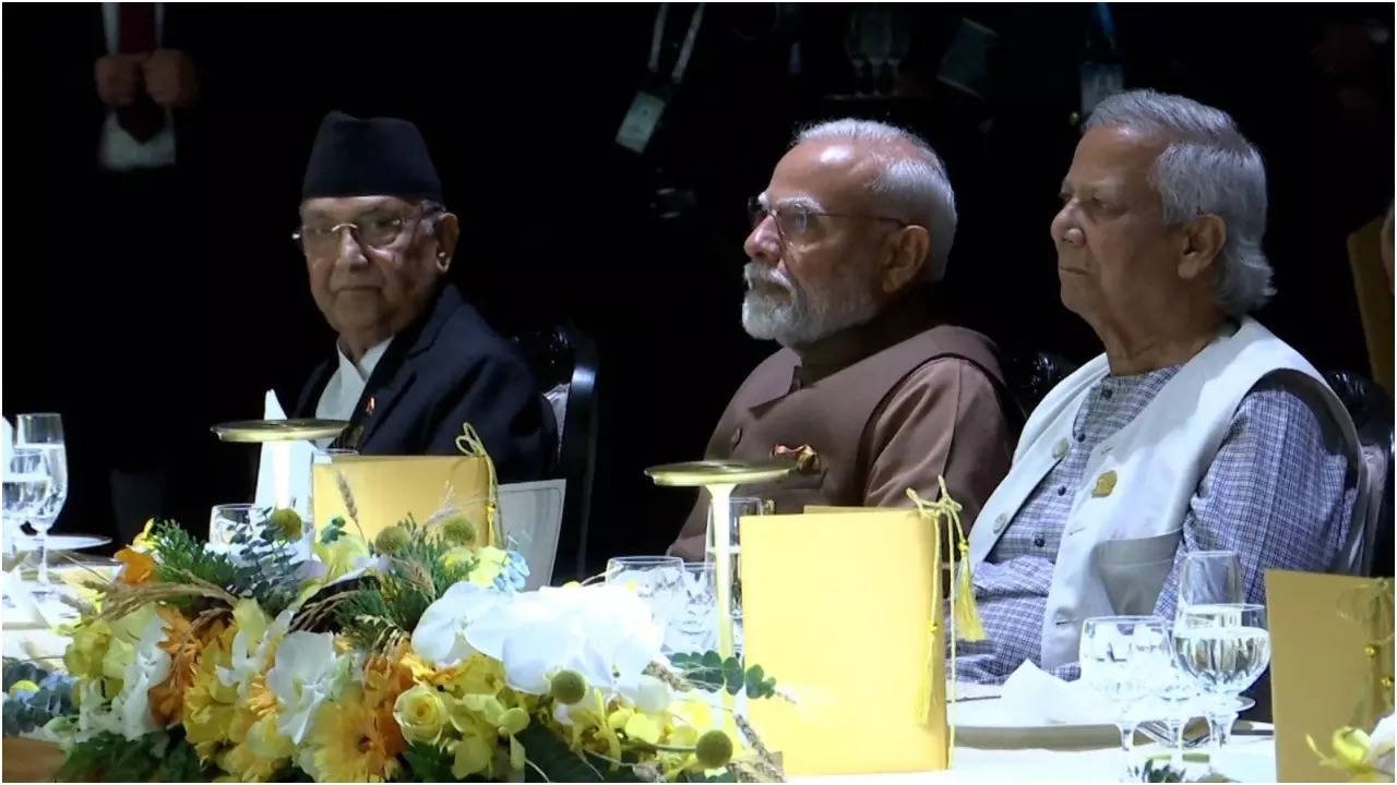 You are currently viewing PM Modi, Bangladesh’s chief advisor Yunus sit together at BIMSTEC dinner table, likely to meet tomorrow