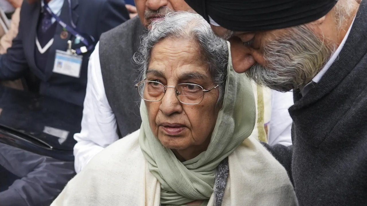 You are currently viewing Govt slashes security for wife of Manmohan Singh