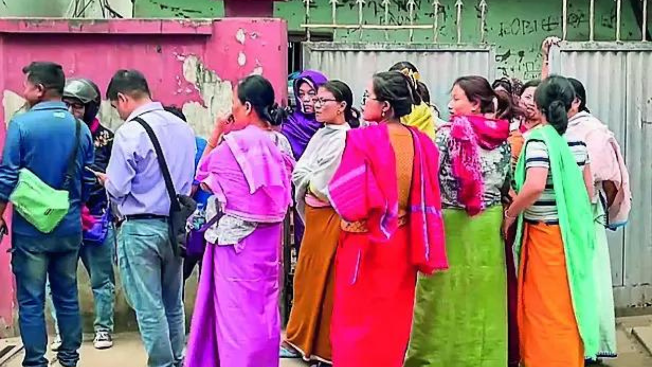 You are currently viewing Tensions in Manipur: Women protestors try to storm NPP chief’s home after controversial comment on Arambai Tenggol