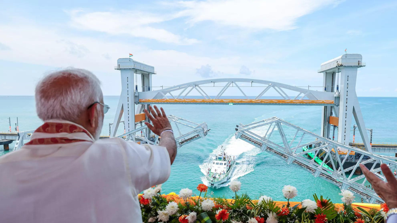 You are currently viewing Old Pamban bridge built by man born in Gujarat, 100 years later, new inaugurated by another from state: PM Modi
