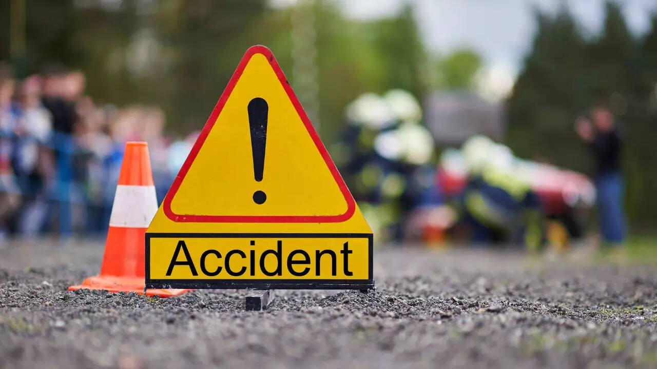 You are currently viewing Six hurt as drunk driver hits pedestrians in Delhi’s Old Rajinder Nagar