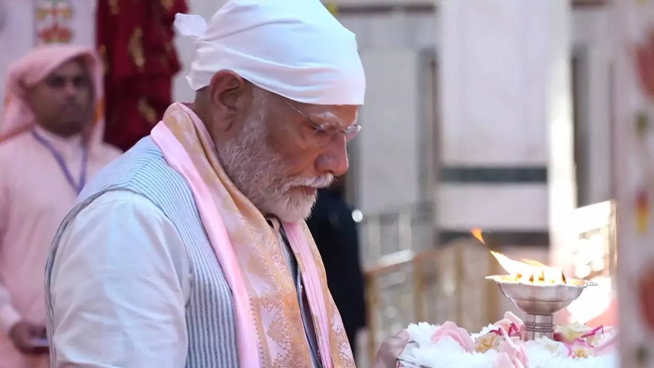 You are currently viewing ‘Truly blessed’: PM Modi shares glimpses from visit to Shri Anandpur Dham in MP