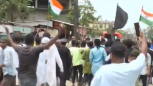 Read more about the article Watch: Waqf law protesters clash with police in Assam’s Silchar