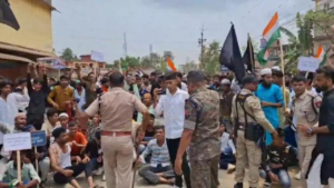 Read more about the article Silchar protesters hurl stones at cops, get lathi charged